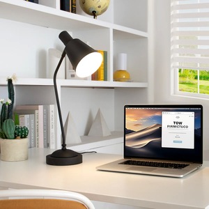 Lámpara de Mesa Vintage de Latón con Base Grabada, Iluminación Decorativa de Estilo Real para Dormitorio - Product Image 2