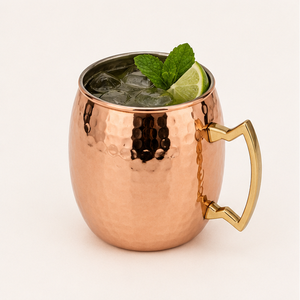 Mug Moscow Mule en cuivre pur martelé à la main, écologique, forme baril avec élégante poignée en laiton, parfait pour les cocktails, la bière et les articles de bar. - Product Image 4