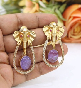 Hermosos Pendientes de Diseño Moderno con Baño de Oro y Moissanita de Alta Calidad para Mujer, Ideales para Bodas y Fiestas - Product Image 3