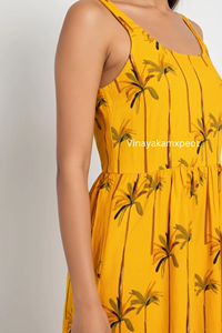 Vestido Largo de Algodón Amarillo Mostaza con Estampado Artesanal de Palmeras, Estilo Boho, Sin Mangas, Moda Veraniega Sostenible - Product Image 4