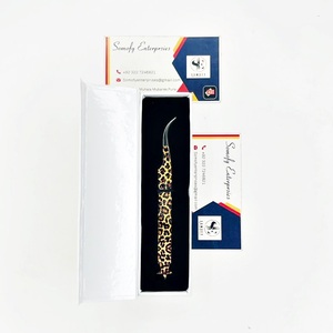 Pinzas para Pestañas con Diseño de Guepardo de Somofy Enterprises, Acero Inoxidable, Punta de Precisión Suave, Agarre Perfecto, 10 mm, Empaquetado en Caja - Product Image 2
