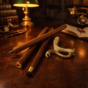 Bâtons de marche rustiques modernes en bois naturel écologique avec poignée en laiton poli, idéaux pour les cadeaux - Product Image 1