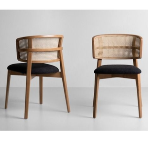 Silla Lateral Minimalista de Caña de Café con Respaldo de Ratán Tejido a Mano y Estructura de Madera Natural Cálida para Interiores Acogedores - Product Image 1