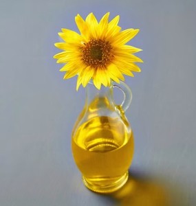 Huile de tournesol pressée à froid 100% naturelle fractionnée pour la cuisine, les soins de la peau et les massages - Mme Mirabel - Product Image 1