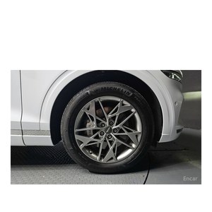 Genesis GV70 2.5T 2024, Gasolina, 2WD, con Caja de Cambios Automática, Asientos de Cuero, Cámara Trasera - 31,408 km - Product Image 4