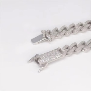 Chaîne cubaine hip-hop entièrement sertie de diamants, de qualité supérieure, directement de l'usine, idéale pour les concerts, festivals et soirées, disponible à la vente. - Product Image 4