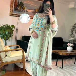 เสื้อท็อปพิมพ์ลายดอกไม้ดีไซน์เนอร์ทำมือ พร้อมกางเกงดอที ซัลวาร์ และผ้าคลุมไหล่ - ชุดออกงานทันสมัยพร้อมเอวทรงธรรมชาติ - Product Image 1