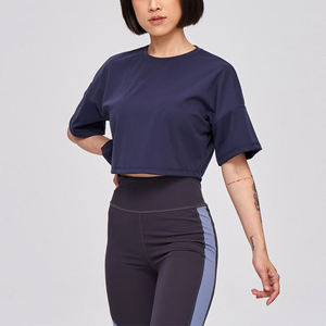 Crop top pour femme Horizon Studio Fit, t-shirt court en jersey premium, style contemporain, essentiel pour un look décontracté et tendance. - Product Image 5
