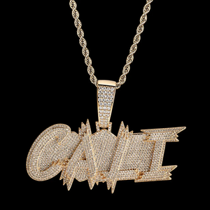 Colgante de Moissanita Plateada Personalizado con Letra de Nombre Estilo Bloque de Hielo, Charm de Alfabeto Iced Out, Acabado Tricolor Blanco, Amarillo y Rosa, Estilo Hip Hop - Product Image 2