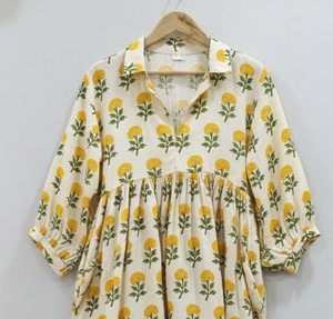 Robe tunique mi-longue en coton indien faite à la main pour femmes |   Tenue de bureau formelle écologique respirante coupe trapèze motif floral dessiné à la main naturel - Product Image 5