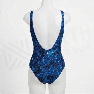 Ensemble de yoga 2 pièces imprimé papillon bleu avec finition dorée, body à col en V profond et jupe portefeuille longueur genou - Product Image 2