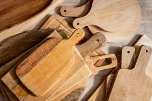 Planche à découper carrée en teck massif de haute qualité, non toxique, à grain transversal, réversible, multi-usages, compatible lave-vaisselle - Product Image 4