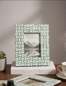 Cadre photo artisanal moderne et écologique en os incrusté, design mosaïque personnalisable, cadeaux en gros - Product Image 5