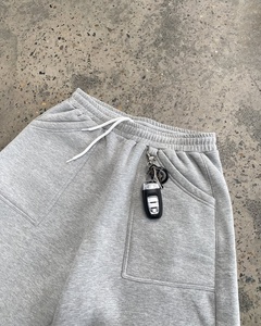 Pantalones cortos de felpa de algodón 100% personalizados para hombre, estilo vintage, de gran tamaño, con logotipo bordado y estampado de alta calidad. - Product Image 2