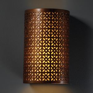 Porte-bougies en métal faits à la main, parfaits pour les maisons modernes, ajoutant une ambiance sereine et un charme artistique. - Product Image 4