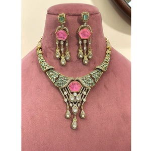 ชุดสร้อยคอทองเหลืองชุบทองคุณภาพพรีเมียมประดับมอยส์ซาไนต์และคันดัน ดีไซน์สวยงาม เหมาะสำหรับผู้หญิง เป็นของขวัญวันครบรอบ งานแต่งงาน หรืองานเลี้ยง - Product Image 1