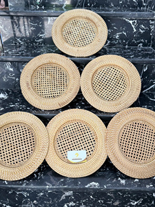 Assiette de présentation ronde en rotin tressé – Vaisselle naturelle faite à la main pour mariages, cafés, restaurants et hôtels - Product Image 6