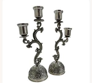 Candelabro de metal plateado, base redonda, diseño ornamentado, decoración del hogar, duradero - Product Image 1