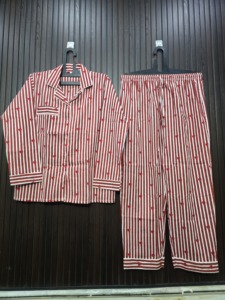Conjunto de pijama de algodón a rayas con estampado de corazones para mujer, manga larga, con botones en la parte delantera, longitud completa, ajuste holgado, ropa de dormir informal para la temporada de primavera - Product Image 4