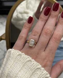 แหวนหมั้นเพชรซิคอนทรงเจ้าหญิง NATUNA ดีไซน์เรียบหรูสำหรับผู้หญิง เงินแท้ 925 แหวนมอสซาไนต์ เครื่องประดับดีไซเนอร์ - Product Image 1