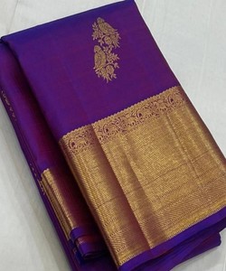 Sari de seda morado con borde dorado Zari y motivo de pavo real, ropa tradicional india para bodas, para mujeres - Product Image 1