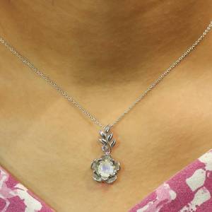 Collier floral en pierre de lune arc-en-ciel, pendentif inspiré de la nature, bijoux de mariage, argent sterling, cadeau pour femme - Product Image 3