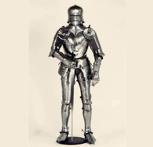 Armure complète en métal reproduite par un fabricant OEM, conçue pour la décoration médiévale et l'exposition éducative - Product Image 5