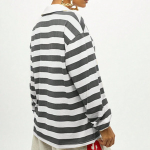 Polo à manches longues rayé respirant pour femme avec logo personnalisé, coupe décontractée, motif gris et blanc, style rugby - Product Image 2