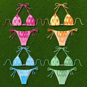 Conjunto de bikini triangular con estampado de logotipo colorido para mujer, traje de baño de 2 piezas con cuello halter, braguita con lazo lateral y detalle de cordón - Product Image 2