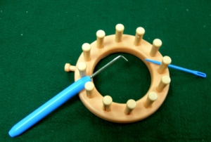 HC0161 Flower Loom w/chrochet <b>needle</b> | Plastic Handmade Craft Tool For Knitting Circular Patterns - Product Image 2
