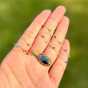 Collar con Colgante de Labradorita Azul Hecho a Mano, Cordón Dorado, Joyería Boho con Cristal Curativo - Product Image 5