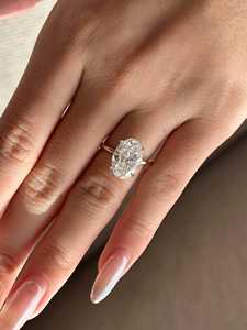 Anillo de Compromiso con Diamante Cultivado en Laboratorio de Corte Ovalado de 4 Quilates, Certificado E-VVS2 IGI, Anillo Ovalado de Oro de 14k con Halo Oculto, Anillo de Dos Tonos - Product Image 5