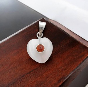 Colgante de Moda con Dijes de Corazón Blanco y Gema Monalisa - Dijes de Corazón Hechos a Mano de 14 MM para Venta al por Mayor - Product Image 2