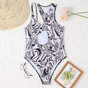 Maillot de bain une pièce orange pour femme, style halter, découpes ajourées, coupe haute, collection 2026 - Product Image 6