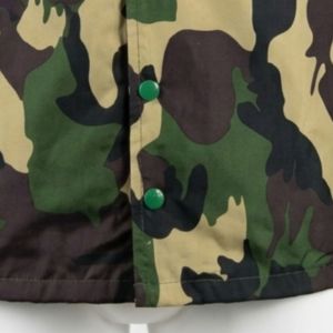 เสื้อโค้ชลายพรางแบบกำหนดเองพร้อมโลโก้ปักแบบ Applique สำหรับชมรมนักเรียนหญิงและชมรมนักเรียนชายสไตล์กรีกย้อนยุค พร้อมซับในสีชมพู - Product Image 5