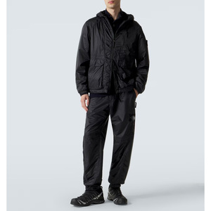 Traje Cortavientos Resistente para Actividades al Aire Libre, Viajes y Uso Casual con Diseño Cómodo y Estilo Moderno - Product Image 1