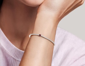 Pulsera de tenis Beatrice Lab con rubí y diamantes cultivados en oro blanco de 18 quilates - Product Image 2