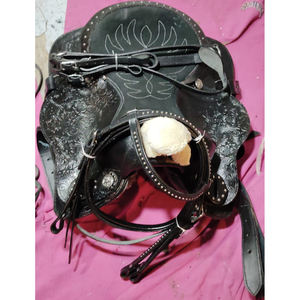 À VENDRE HARNASSE EN CUIR WESTERN COMPLET AVEC TÊTELIER ET PLATIER EN TAILLES 14 15 16 17 18 85 $ CARTES DE CRÉDIT ACCEPTÉES - Product Image 2