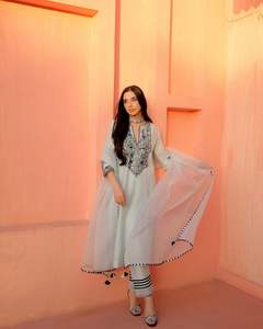 Traje Salwar de Tela Georgette Lavanda, Diseño Moderno, Estilo Indio-Pakistaní, Exclusivo, para Mujer, Ideal para Fiestas, Bodas y Eventos Étnicos - Product Image 1