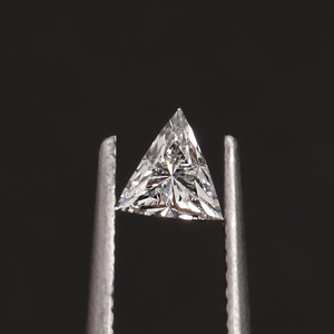 Diamante suelto de corte triangular cultivado en laboratorio para la fabricación de joyas - Product Image 1