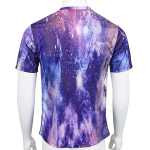 เสื้อยืดแขนสั้นพิมพ์ลายกาแล็กซี่สำหรับผู้ชาย คอกลม ลำลอง ระบายอากาศได้ดี ทรงปกติ ผ้าถักโพลีเอสเตอร์ - Product Image 5