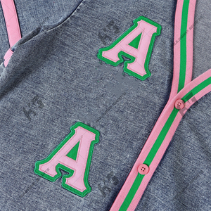 Cardigan personnalisé Alpha Kappa Alpha en tricot rose et vert à boutons pour les membres de la sororité - Product Image 3