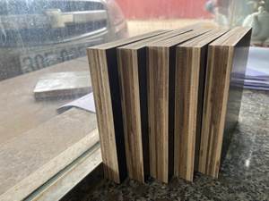 Contrachapado recubierto de película de alta calidad/ Contrachapado recubierto de película negro y rojo con logo -Contrachapado con pegamento fenólico- Contrachapado recubierto de película reutilizable - Product Image 2