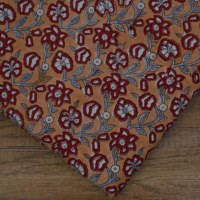 Tissu en coton imprimé à la main motif floral rouge rouille indien, textile floral artisanal pour vêtements et décoration intérieure, exportation