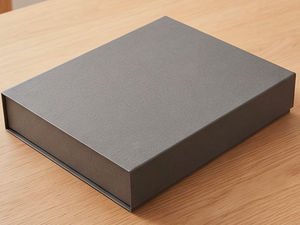 Ensemble de couverts modernes avec finition argentée et poignée dorée, parfait pour les dîners haut de gamme et les paniers-cadeaux - Product Image 6