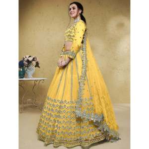 Lehenga Choli con red de trabajo en lámina magnética amarilla y Dupatta para boda - Product Image 5