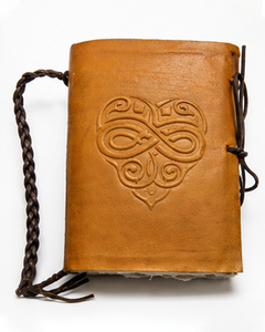 Carnet en cuir jaune fait main avec fermeture à sangle noire gaufrée, personnalisable (design/logo) - Le D.N.A. GROUPE DNA03050-121 - Product Image 1