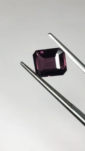 สปิเนลธรรมชาติ ไม่ผ่านการอบความร้อน ไม่ผ่านการบำบัด รูปทรงคุชชั่น น้ำหนัก 3.43 กะรัต คุณภาพระดับ AAA พร้อมประกายเงางาม สีสวยงาม ตัดและขึ้นรูปได้อย่างสมบูรณ์แบบ - Product Image 6