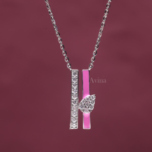 Collar de Diseño con Colgante de Barra de Esmalte Rosa y Diamante Cultivado en Laboratorio Certificado por IGI en Oro de 9K con Diamante en Forma de Pera - Product Image 4