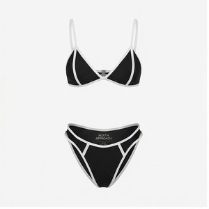 Ensemble de yoga 2 pièces imprimé papillon bleu avec finition dorée, body à col en V profond et jupe portefeuille longueur genou - Product Image 1